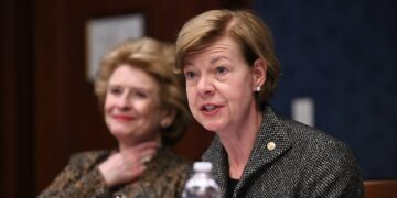Democrats Split as Baldwin Rejects Deal to End Record Shutdown