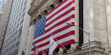 Economy Closes Out 2025 on Strong Note Despite Grim Predictions