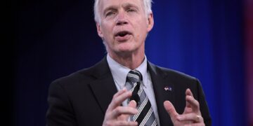 Ron Johnson Presses COVID Vaccine Oversight Probe Amid Cancer Safety Claims