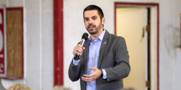 Toney Challenges Kaul on Drug Investigations, Crime Lab Delays in AG Debate