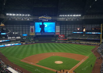Brewers Sweep Dodgers, Advance to First World Series in 44 Years
